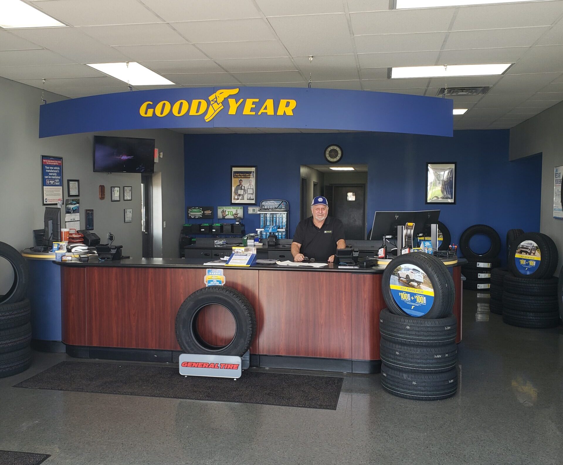 hiller automotive pekin inside